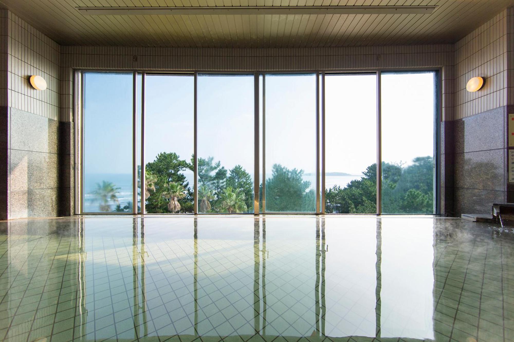 Ana Holiday Inn Resort Miyazaki By Ihg Bagian luar foto